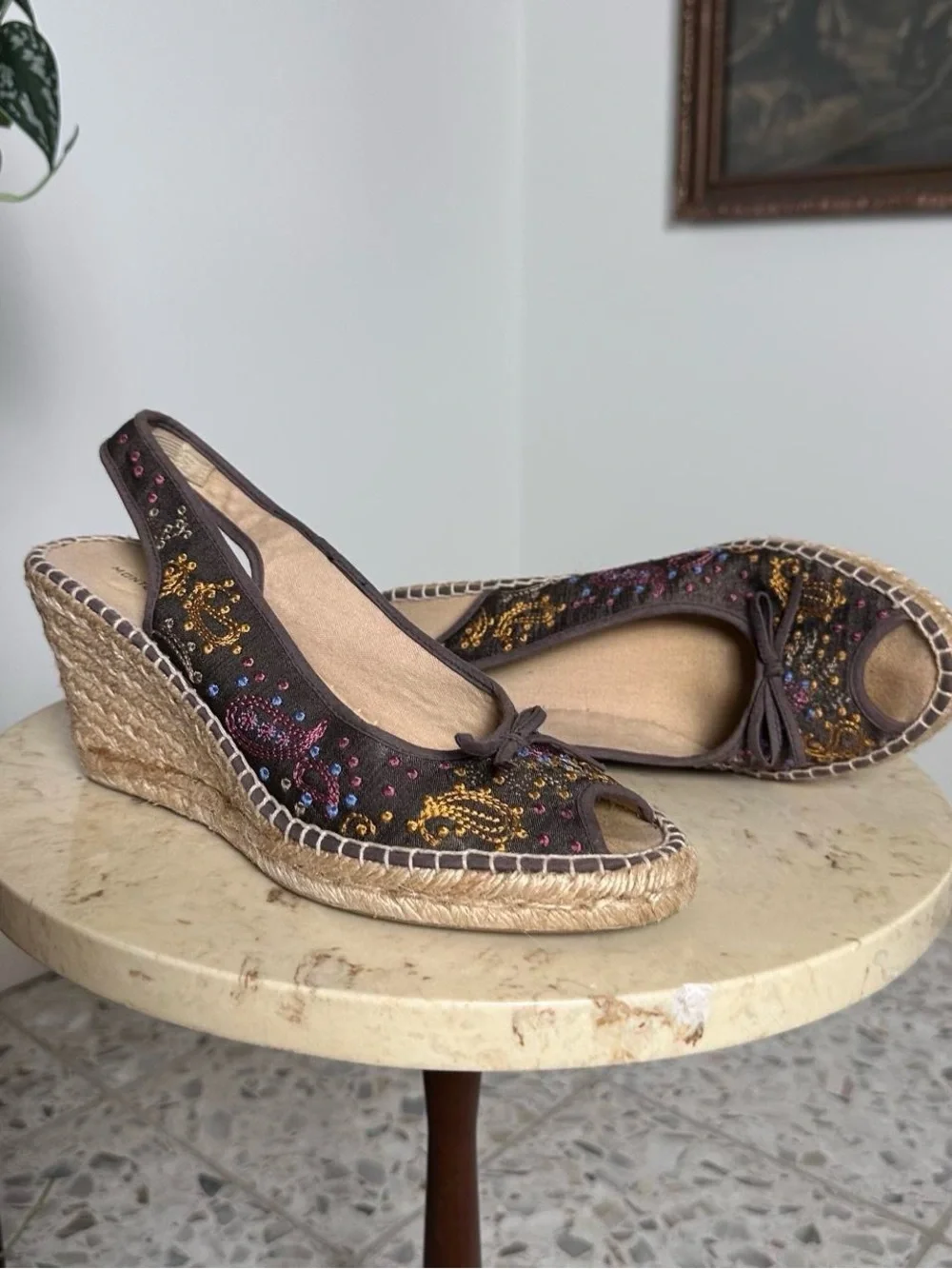 Brown embroidered wedge sandals with multicolored floral embroidery